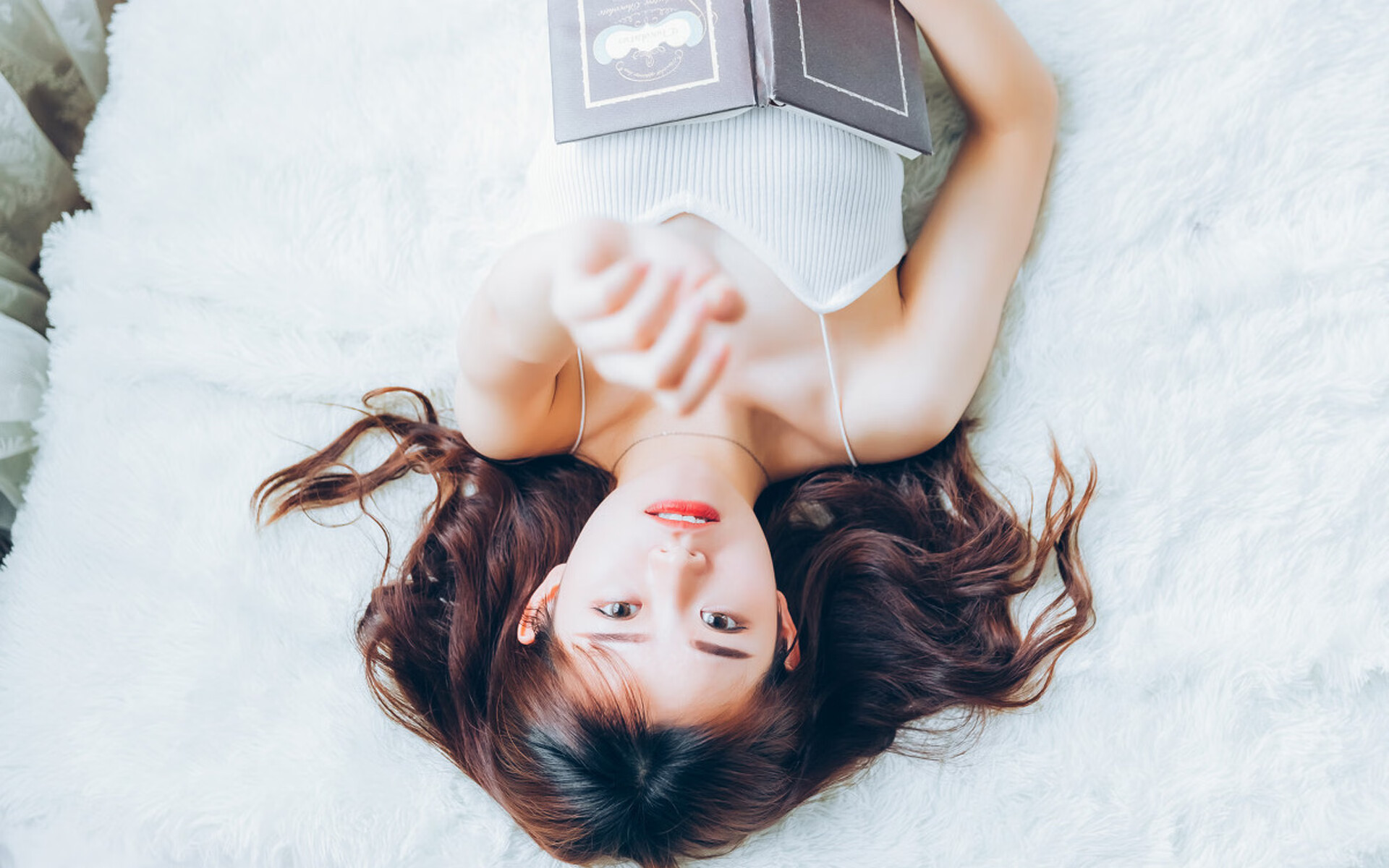 “团队精神：幕后英雄的坚韧守护”，这才是团队精神