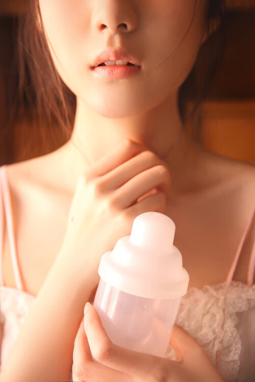 “白色冰原：世界最极端赛段中的速夺瞬间”，白色冰川