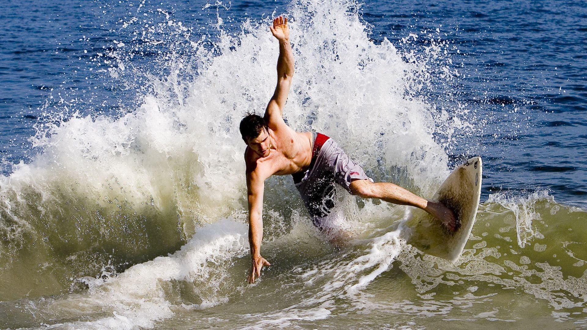 德甲比赛激情四溢：攻守激烈，精彩不断！，德甲视频集锦